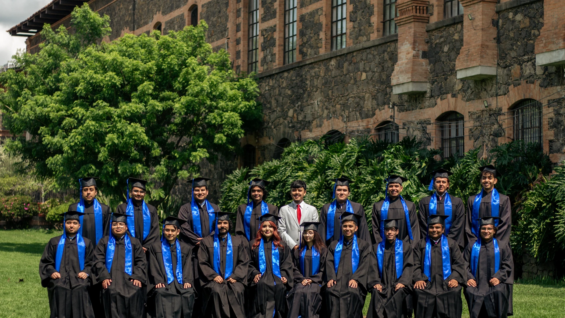 fotografía grupal de graduación